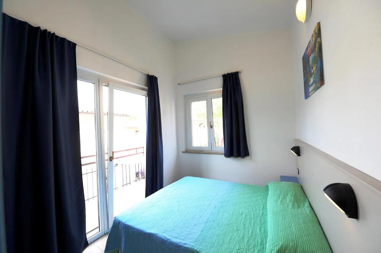 Apartments In Peschiera Del Garda 22099